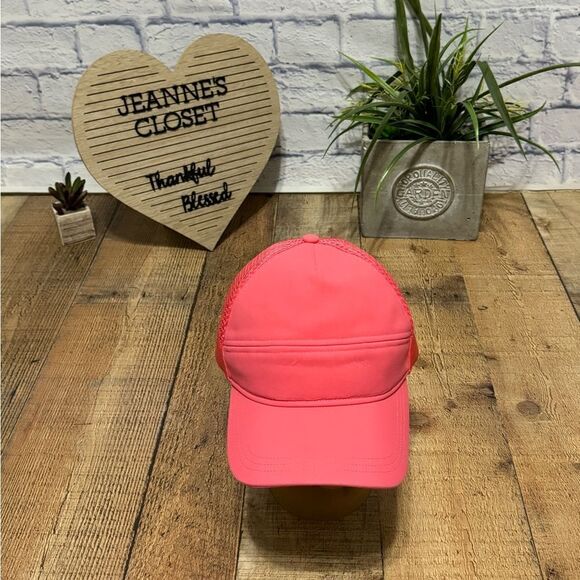 Lululemon Dash and Splash Cap II GLSY Glossy Pink O/S Hat Mesh Adjustable UV main image 9